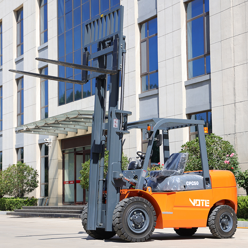 4Electric forklift.jpg